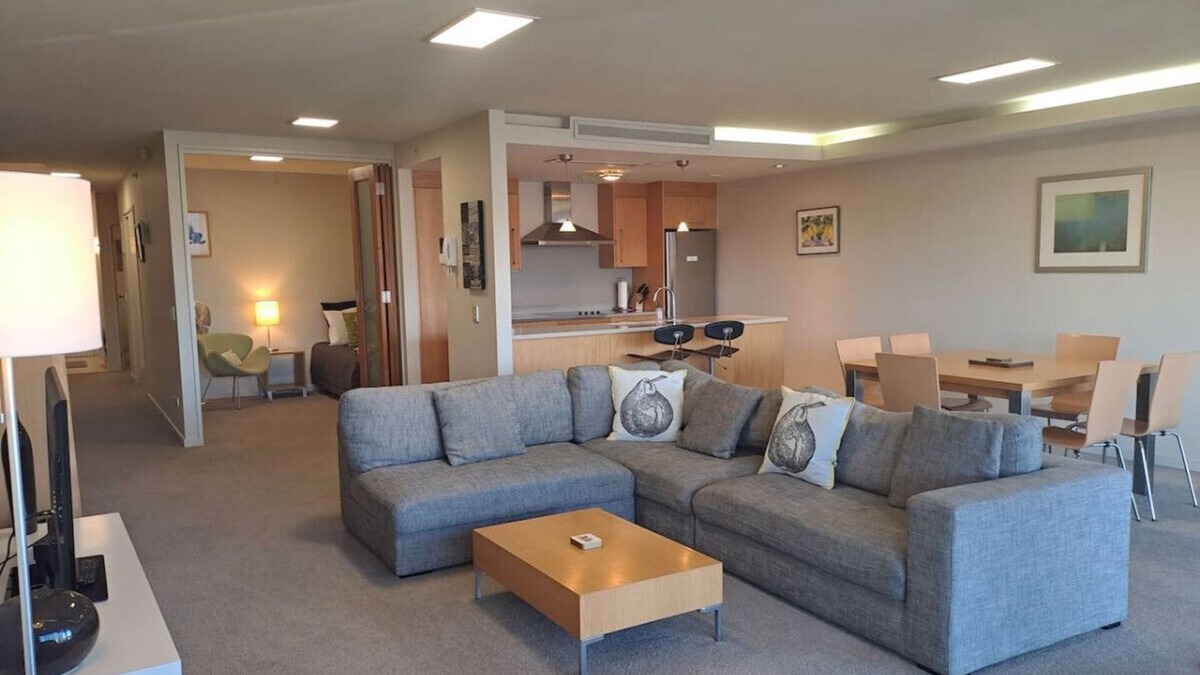 Taupo Apartment | Relax on Roberts - Modern and Central Apartment - Free Wi-Fi
