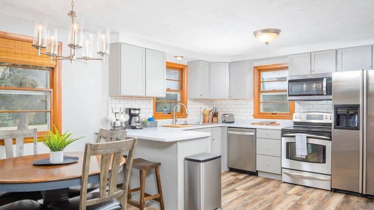 Appleton House | -Relax on Rogers - 3 bedroom, 2 bath