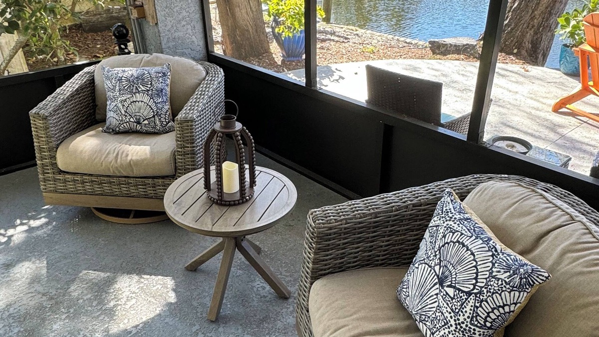 Weeki Wachee Gardens House | Relax on the beautiful Weeki Wachee River at the charming Seahorse River House!