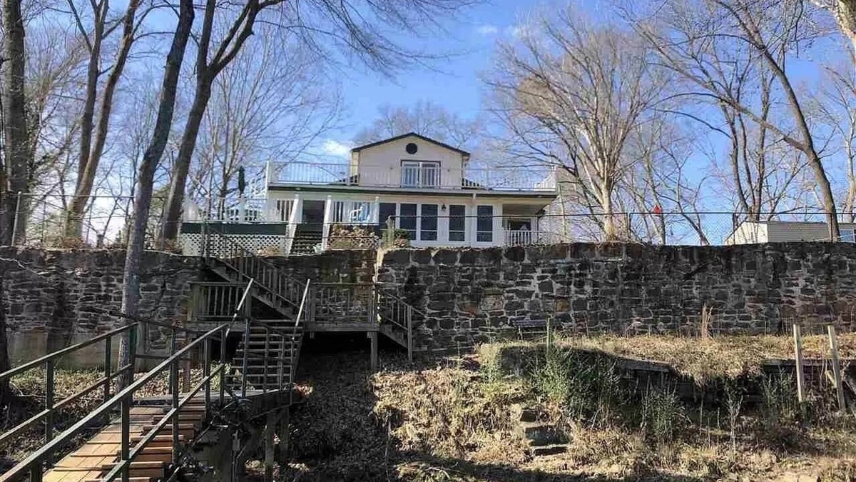 Wilburn House | Relax on the edge of Little Red @ Griffin Little Red River Cabin