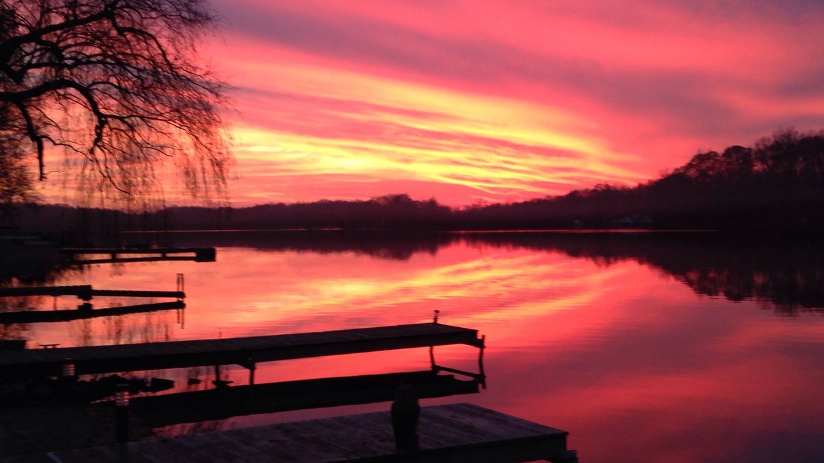 Battle Creek House | Relax or Play ALL YEAR ROUND At Our Cozy Lakefront Home.