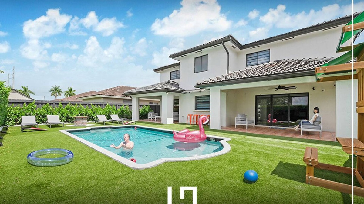 Richmond West House | Relax & Play Retreat Pool, Games, BBQ & More