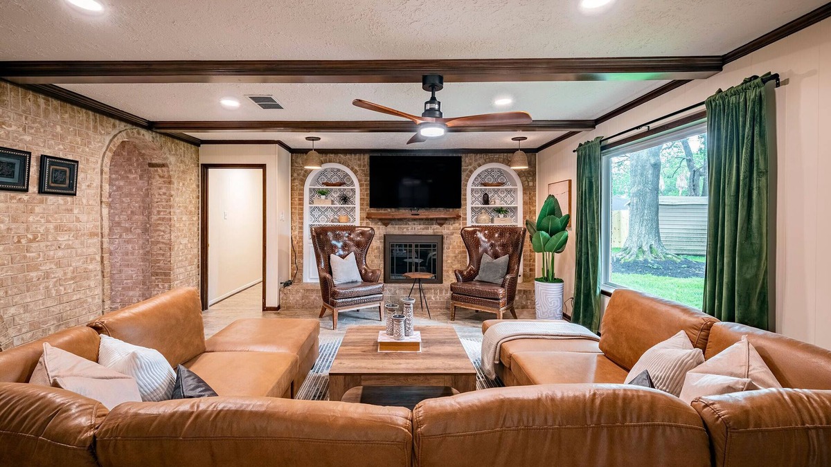 Clear Lake House | Relax & Play: Saint Cloud Home with Cozy Porch and Game Room Fun