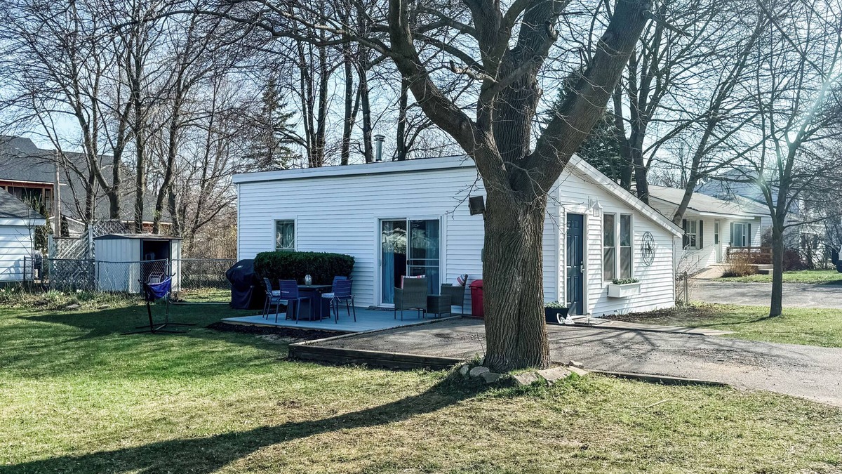 Charlevoix Cottage | Relax & Re"coop" at the Coop Cottage Charlevoix!