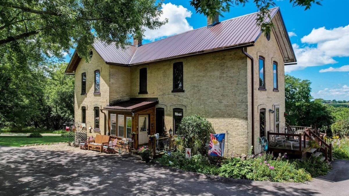 Lebanon House | Relax & Reboot in this Charming 2-Bedroom Townhome n