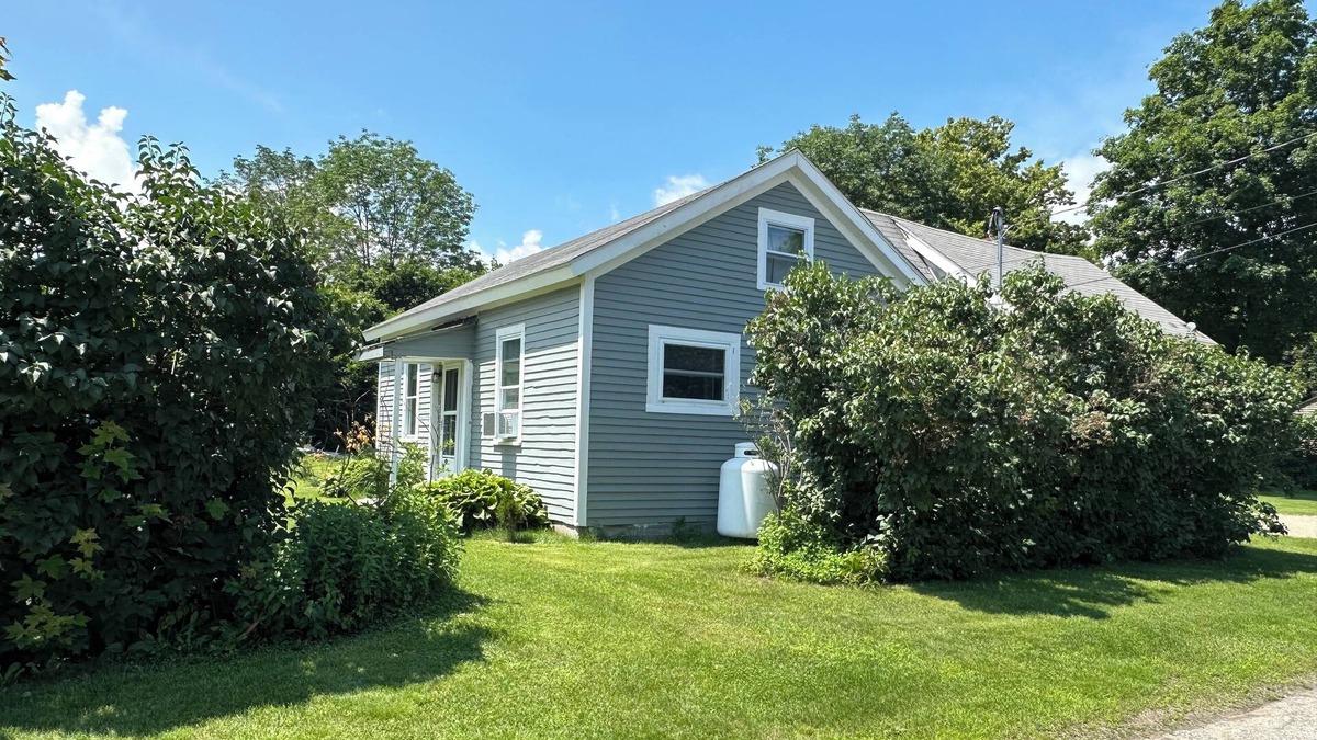 Upper Village House | Relax, Recharge, and Ride in the White Mountains!
