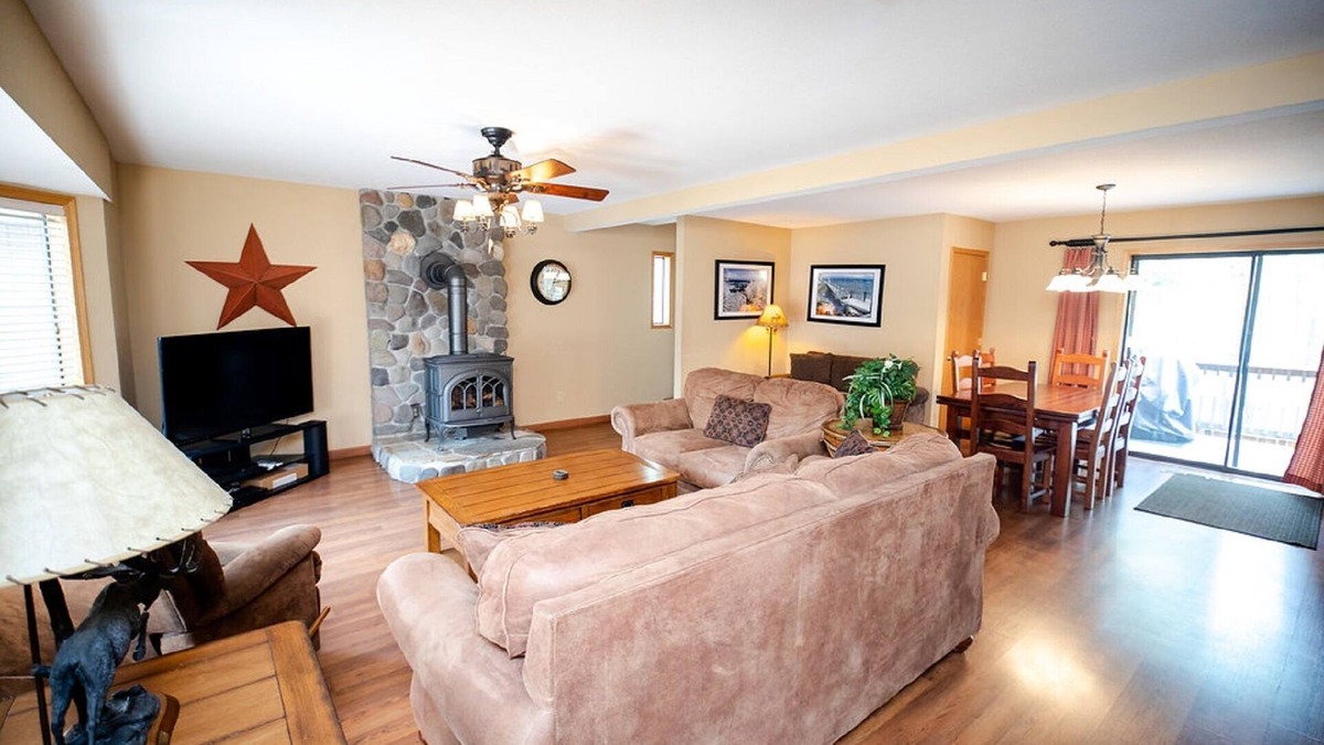 Pioneer Trail House | Relax,Recharge and Explore Hot Tun Included in beautiful South Lake Tahoe