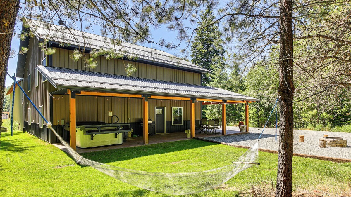 Boundary County House | Relax, Reconnect & Explore: Modern Idaho House!