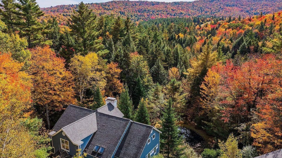 Winhall House | Relax & Recover Mountain Retreat - Hot Tub + Sauna + Home Gym