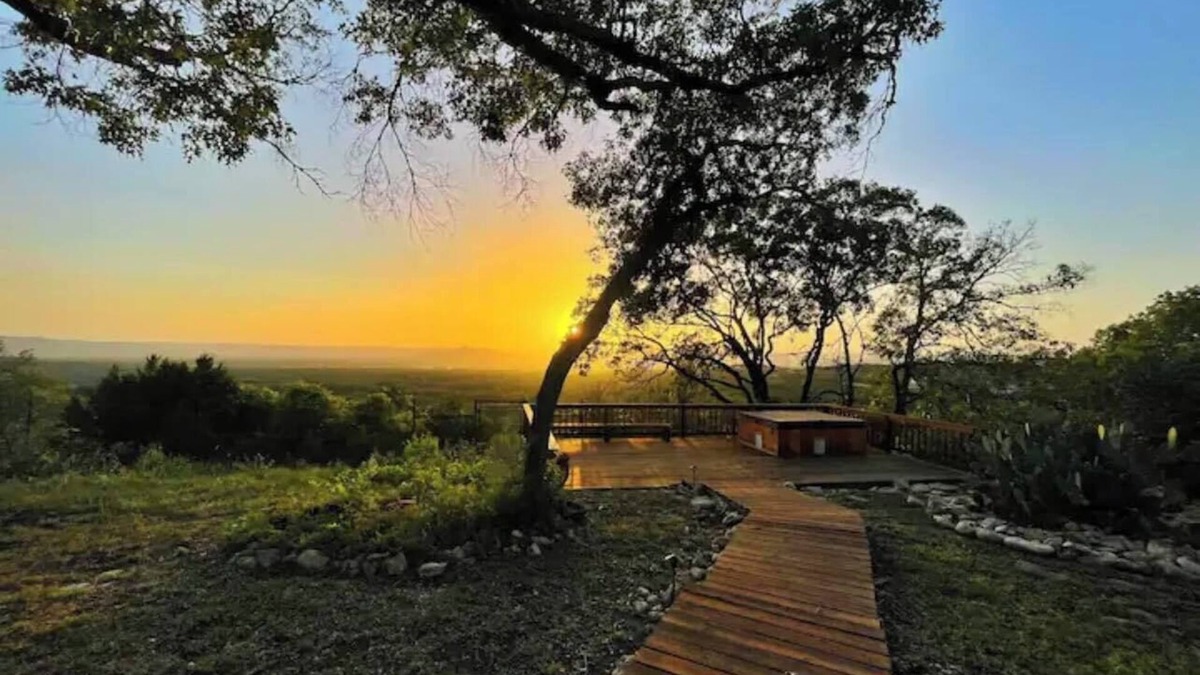 Utopia Cabin | Relax & Renew at Sunset Ridge - Close to Lost Maples and Garner State Parks