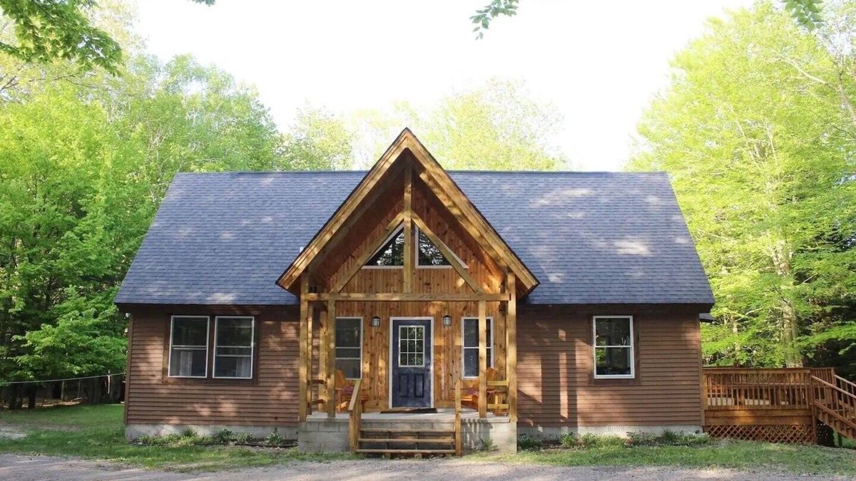 Mears Cabin | Relax, swim, dune, and explore the summer in Silver Lake!