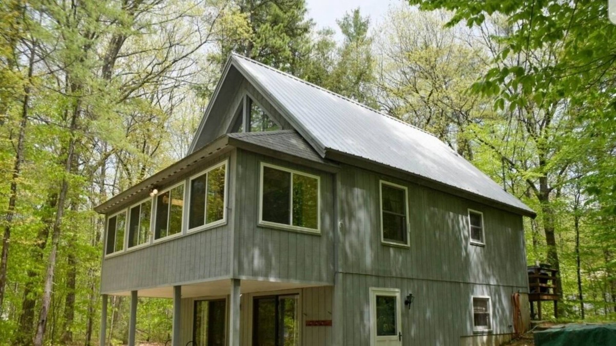 Conway Ski Chalet | Relax, swim, kayak, ski, shop, bike and play! Come enjoy the valley.