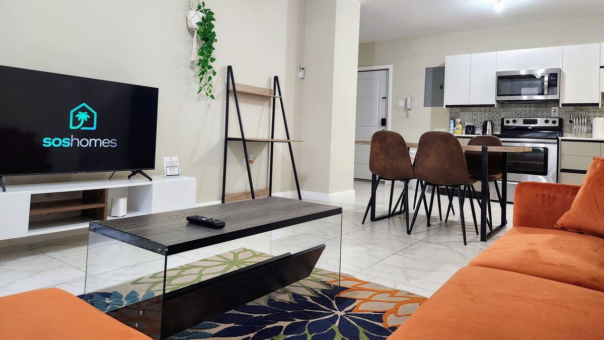 Beverly Hills Apartment | Relax @ the Lofts Lounge 2B/R lGymlTennis|Views