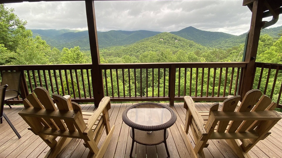 Hiawassee Cabin | Relax To Sunsets. Pool Table, Dogs Welcome.
