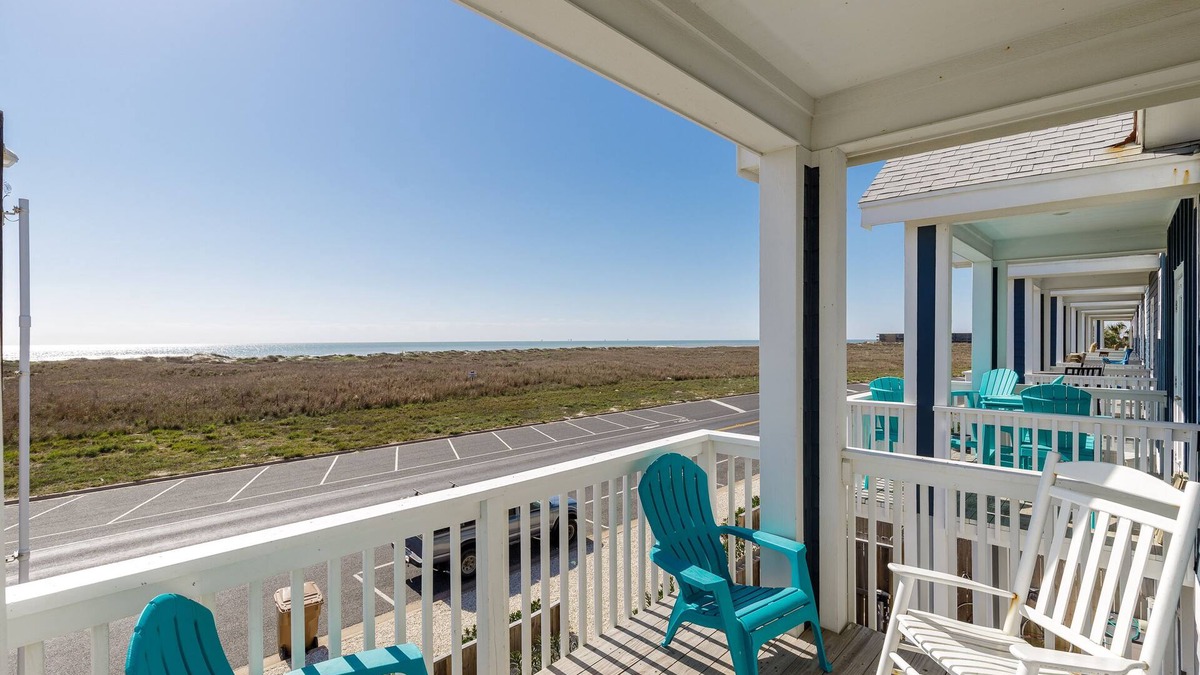 Corpus Christi House | Relax to the sounds of waves at this lovely property, steps from the beach.
