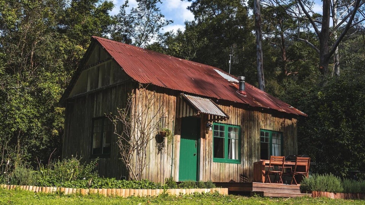 Jamberoo Cottage | Relax to the sounds of the creek and birdlife in the rainforest at Jamberoo