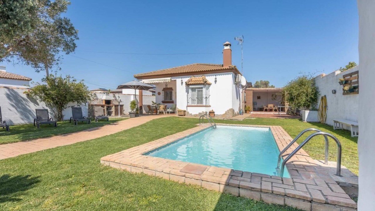 Los Franceses-la Vega Ski Chalet | Relax under the Andalusian sun and live the experience in the south of Spain.