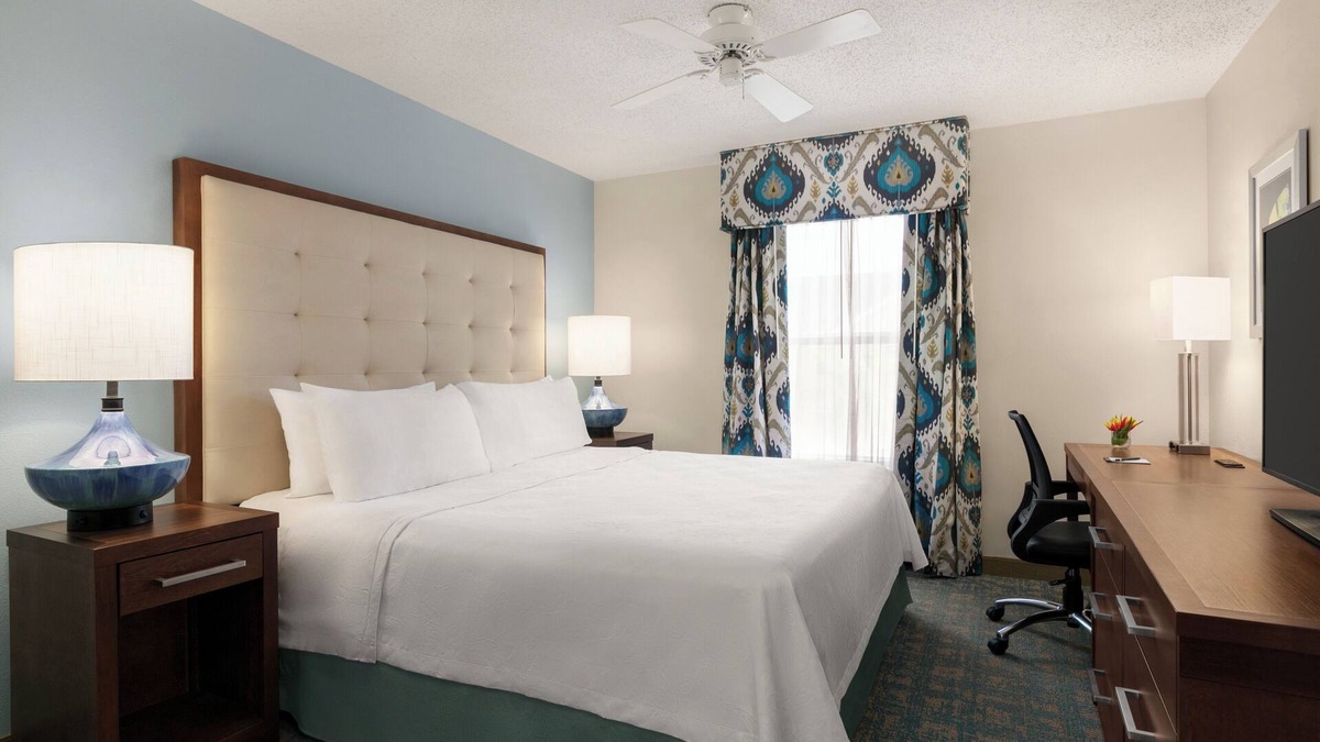 Villas Hotel | Relax & Unwind! 3 Spacious Units, FREE Parking, Minutes to Lakes Regional Park!