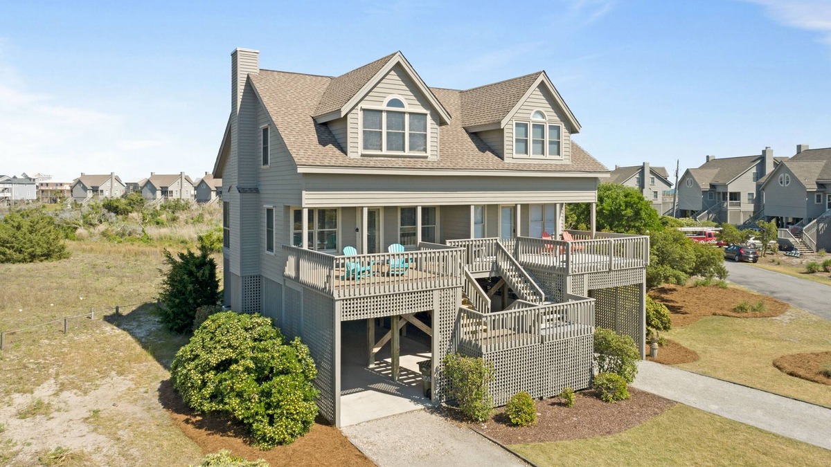 Topsail Beach House | Relax, unwind and have a great time at Two Beaches.