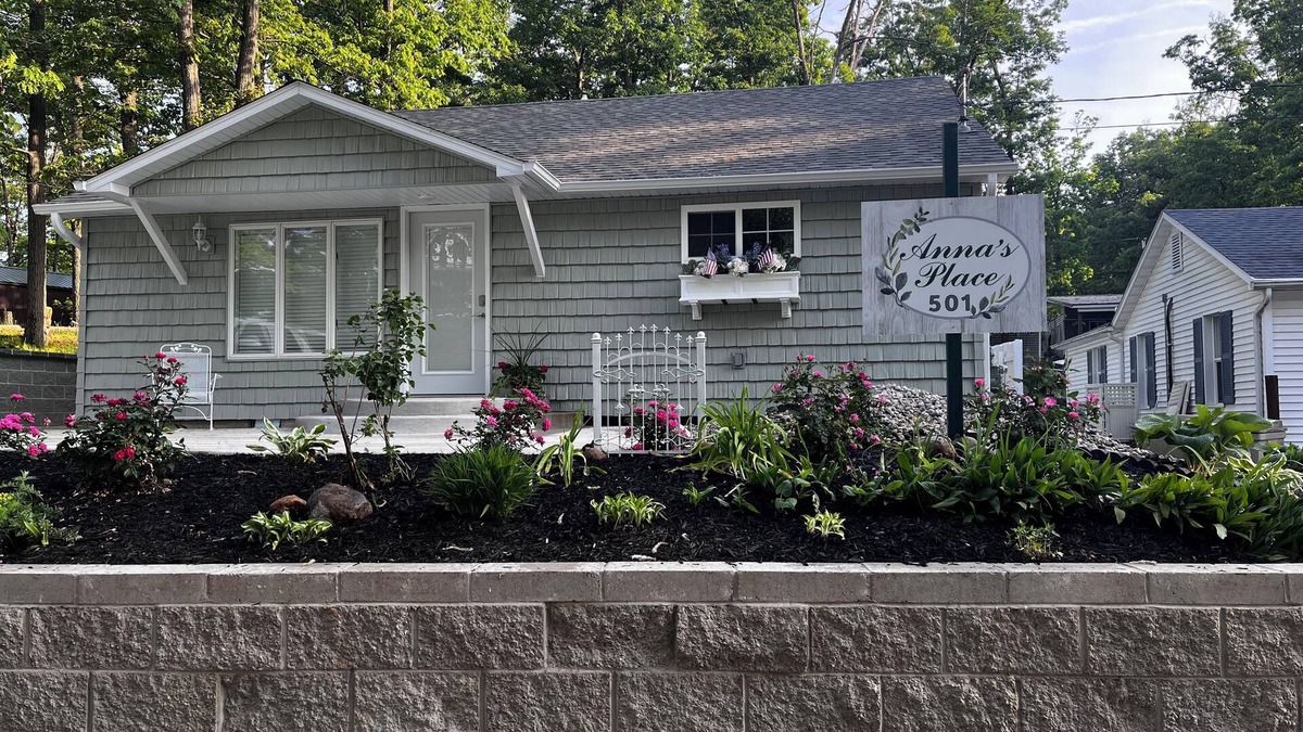 Harrison Cottage | Relax & Unwind at Anna's Place! Stylish interior, gardens + a beautiful patio.
