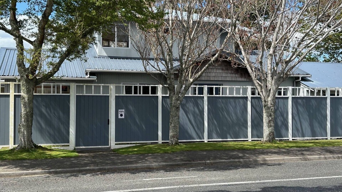 New Plymouth House | Relax - Unwind- Enjoy - Location Plus.5-7 Min to Local Restaurants/Beach/City