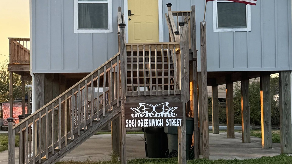 Sabine Pass House | Relax & Unwind in a Serene Retreat Near the Beach