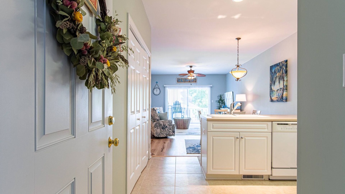Southport Condo | Relax & Unwind in Blue Haven!