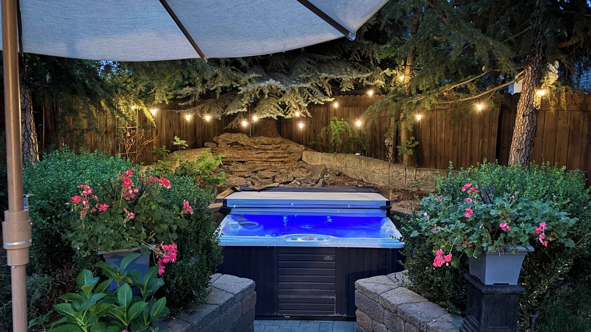 Eagle House | Relax & unwind in sun rm yoga rm & private HOT TUB