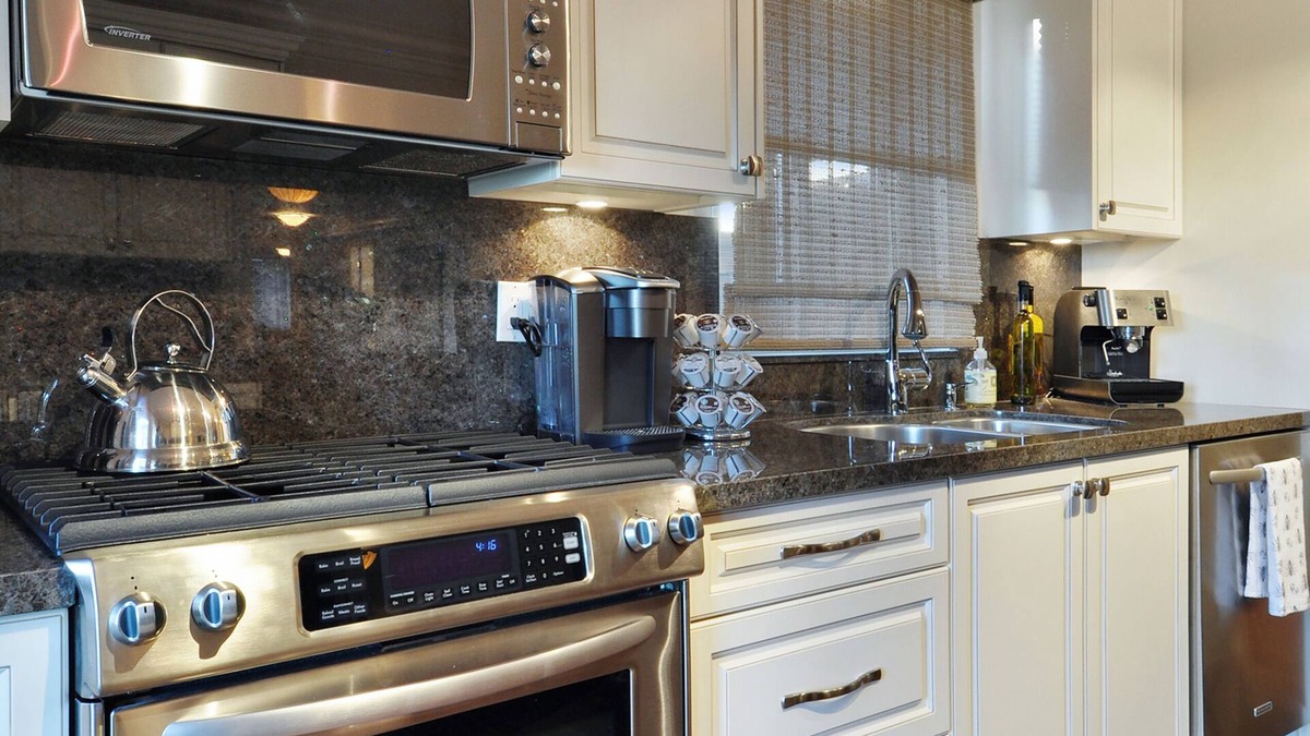 Coquitlam House | Relax & unwind in the stunning NightinGale Suite