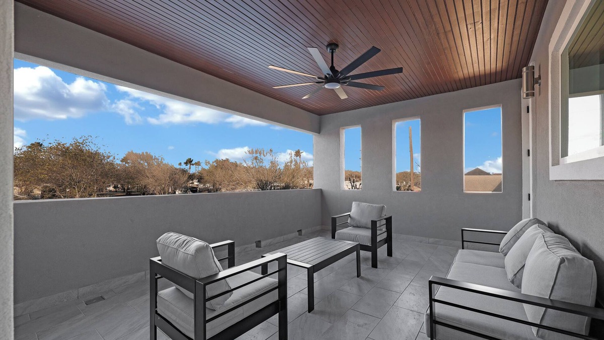 Pharr House | Relax + Unwind in this Modern & Spacious Townhome With 2 Car Garage