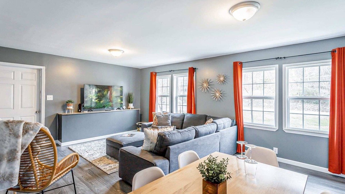 Hixson House | Relax & Unwind w/Lightning Fast Wi-Fi & Smart TVs