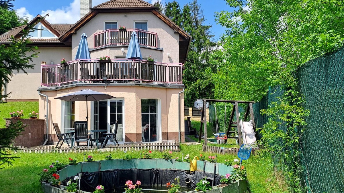 Vranov House | RELAX VILLA NEAR PRAGUE, PRIVAT POOL,SAUNA,PARKING,GRILL,BAR,WIFI,PS3,NINTENDO n