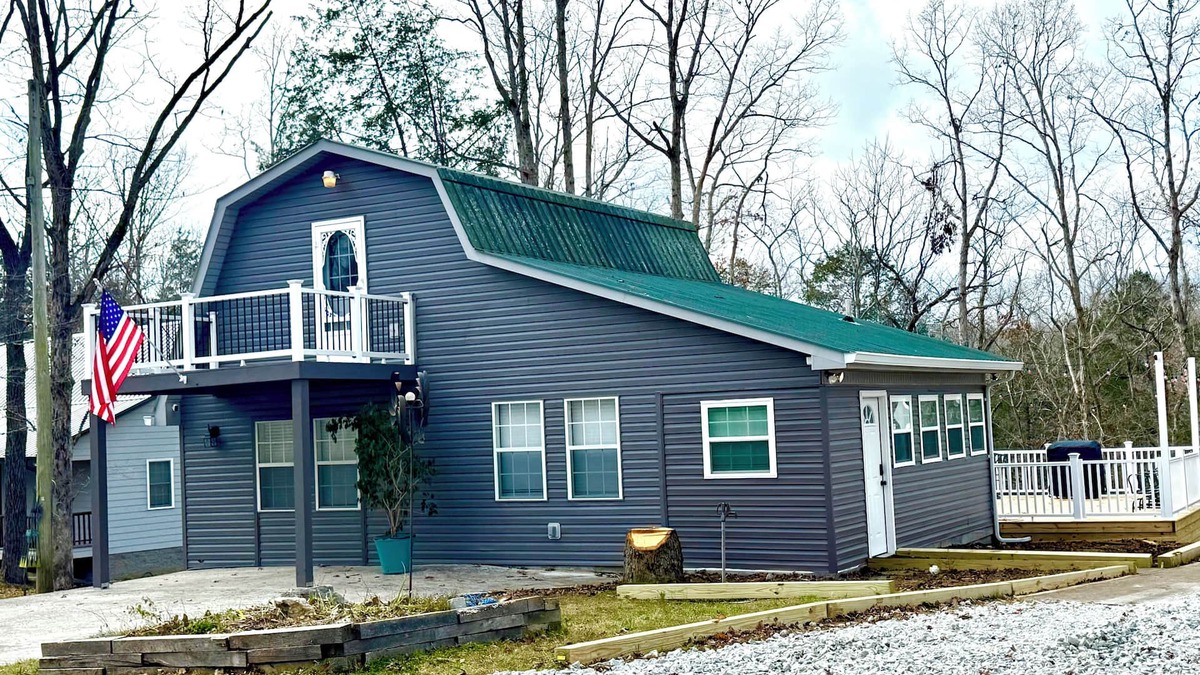 Sloans Valley Cabin | Relax with family and friends in this peaceful cabin right off the boat ramp!