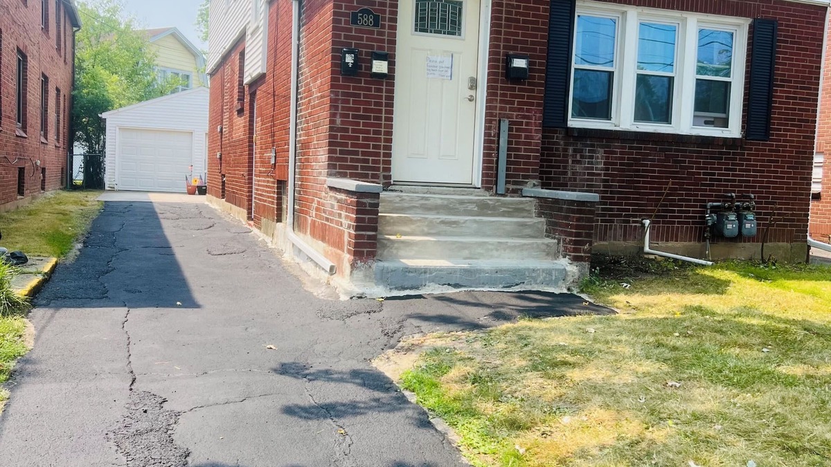 North Buffalo Apartment | Relax with Peaceful Superb 3-bedroom apartment 2Fl with AC in Tonawanda Town