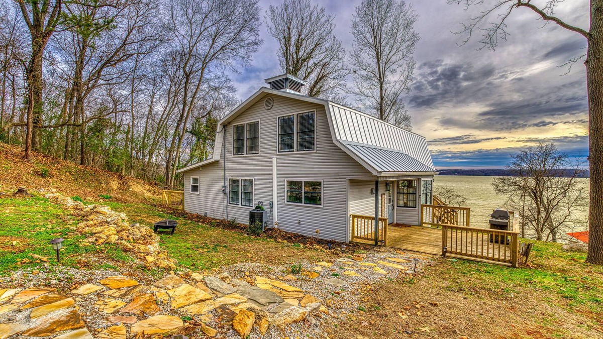 Killen House | Relax with the family at this beautiful lakefront cabin located on Wilson Lake.