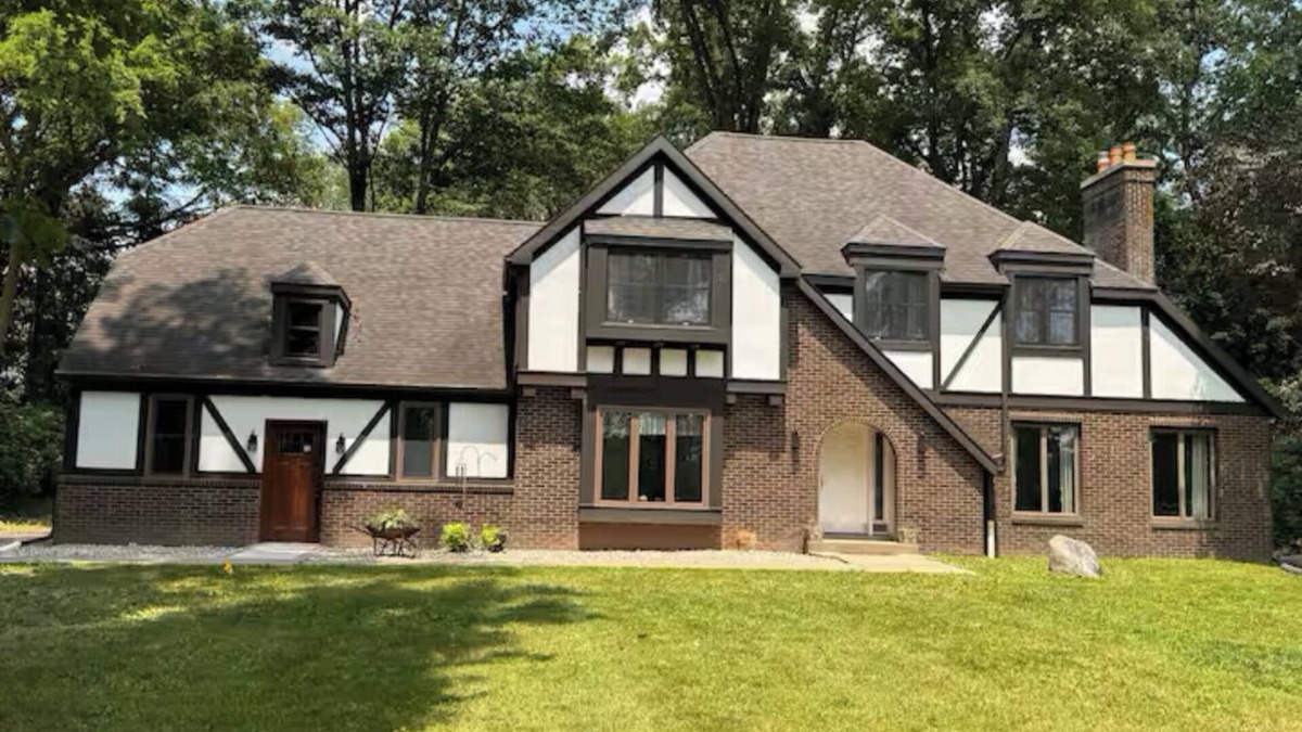 Syracuse House | Relax with the whole family, peaceful and in the woods on 6 beautiful acres.