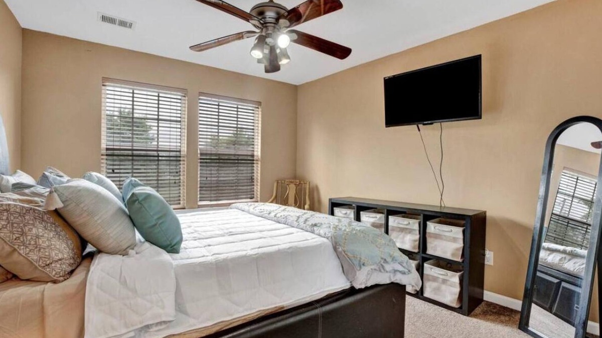 Pinch District House | Relax with the whole family at this peaceful place to stay.
