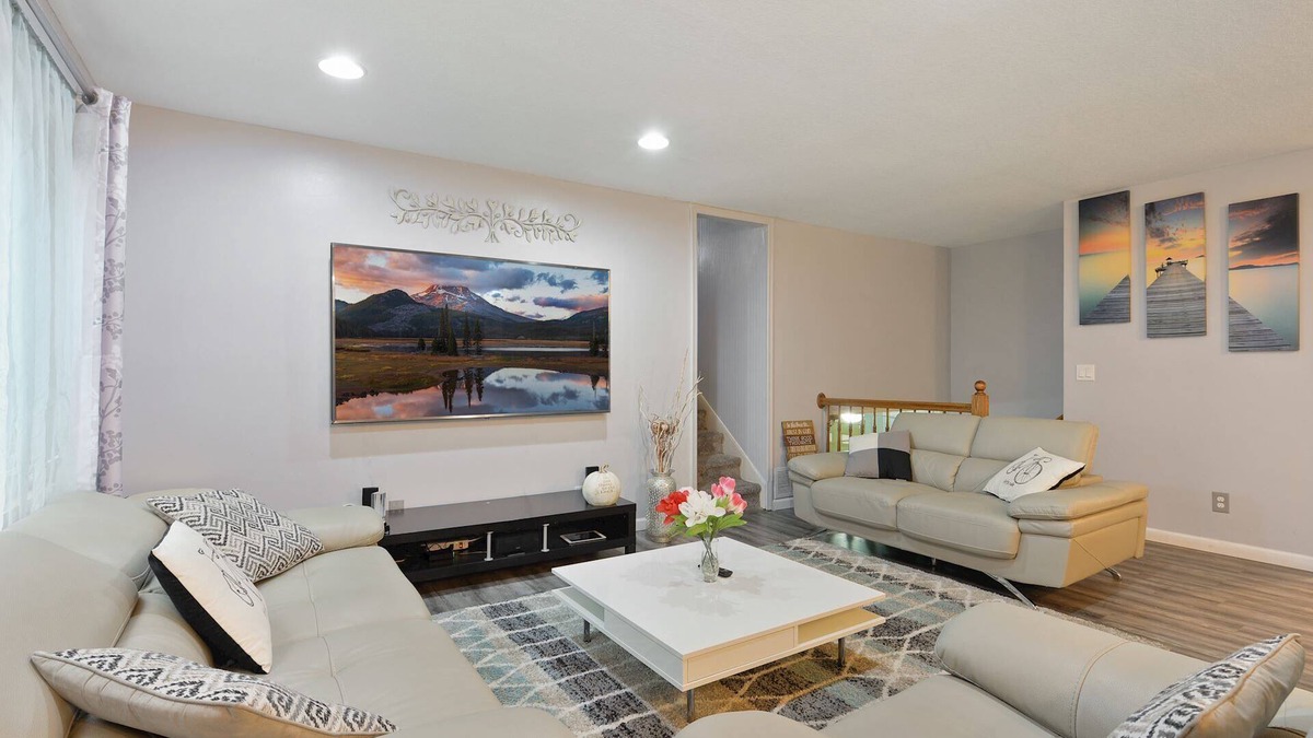 Eagan House | Relax with your family and friends at our peaceful home. Great Vacation Home!