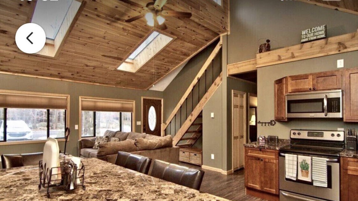 Lake Ariel House | Relax with your pooch
