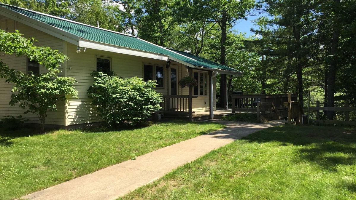 Au Train House | Relax@ your cabin on theAuTrain River! Private dock, swim, fish, pictured rocks
