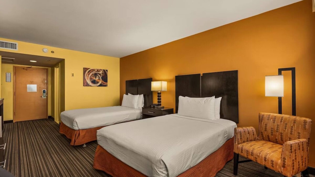 Western Honolulu Hotel | Relaxation Heaven | 2 Double Beds Standard Room with Swimming Pool