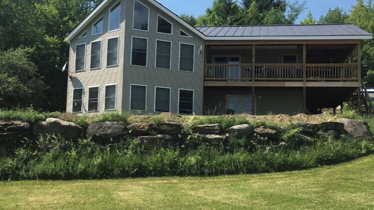 Lowell Apartment | Relaxation in the mountains. Hike, Ski & explore around Jay Peak