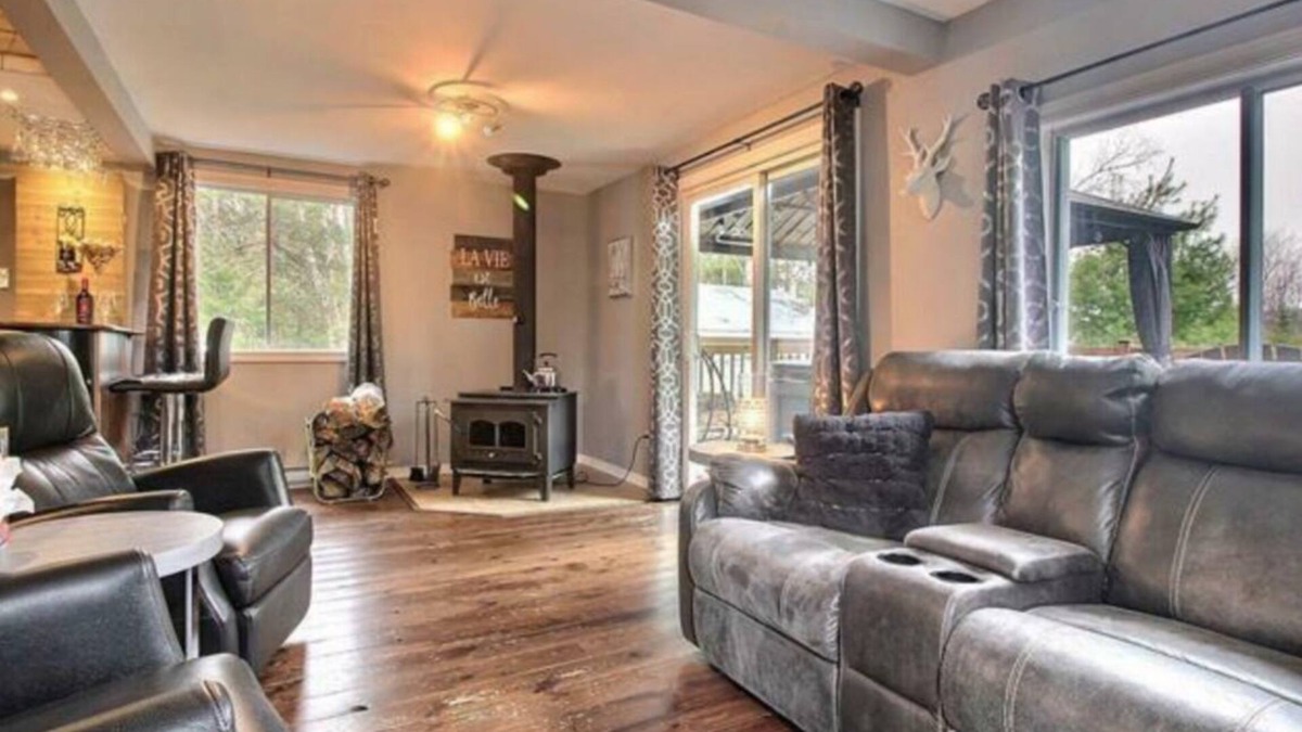 Cayamant Cottage | Relaxation in well appointed renovated cottage