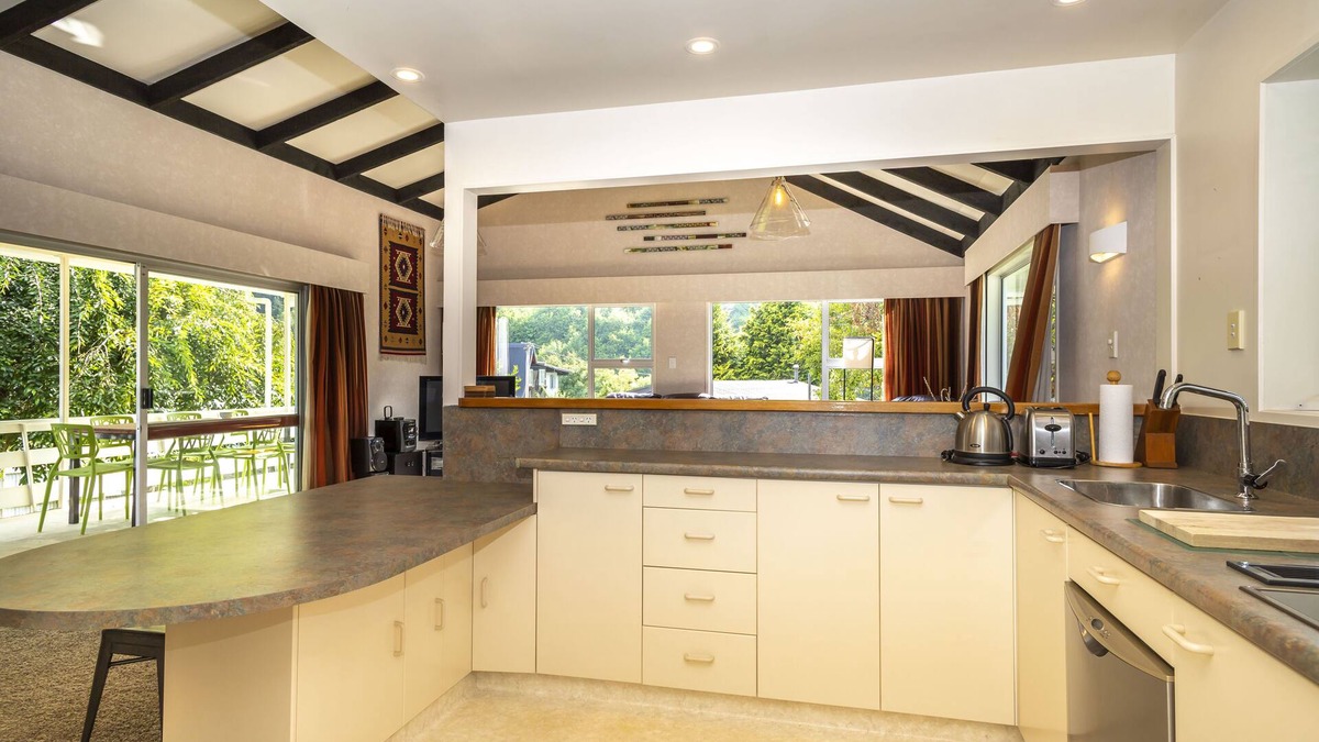 Arrowtown House | Relaxed Arrowtown stay minutes from Town Centre with games room