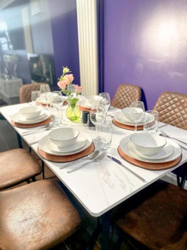 Leigh-on-Sea Apartment | Relaxed Leigh-on-Sea Escape, Family-Friendly & Contractor Stays