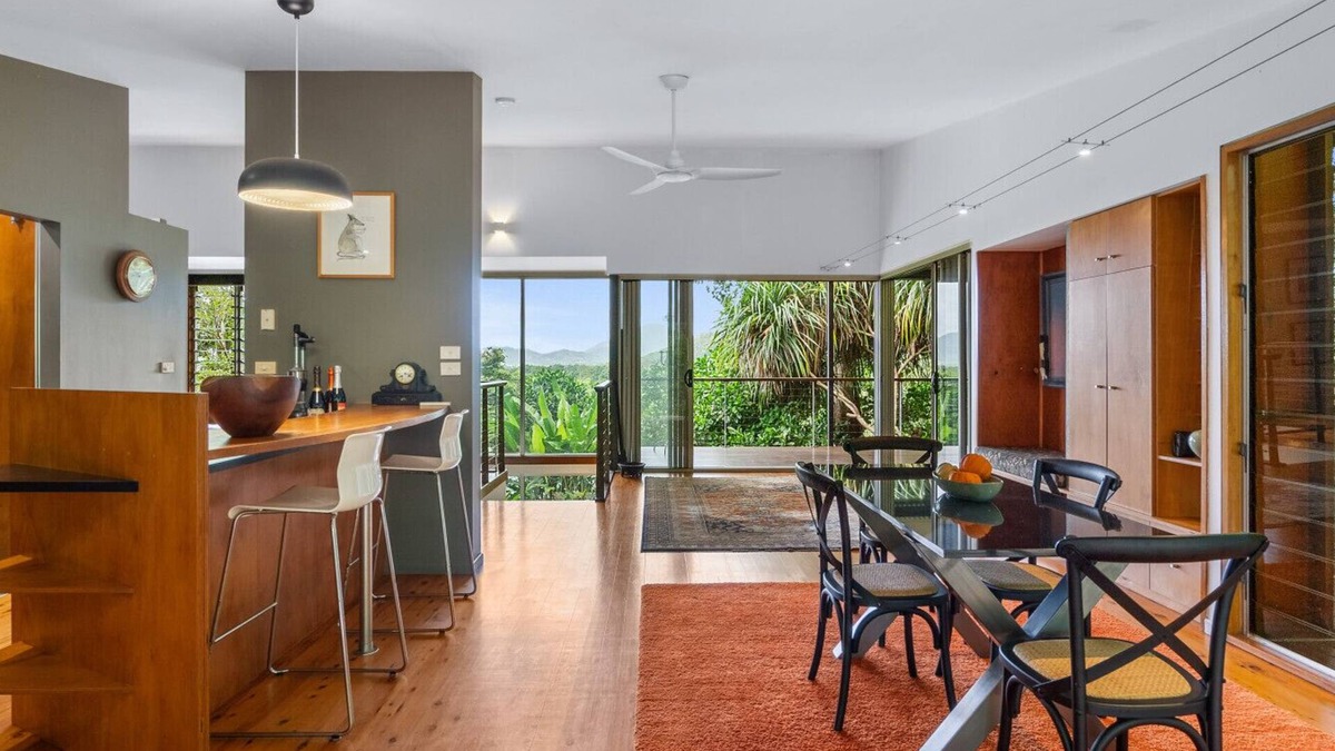 Smithfield House | Relaxed Luxury with Stunning Pyramid Views & Private Pool