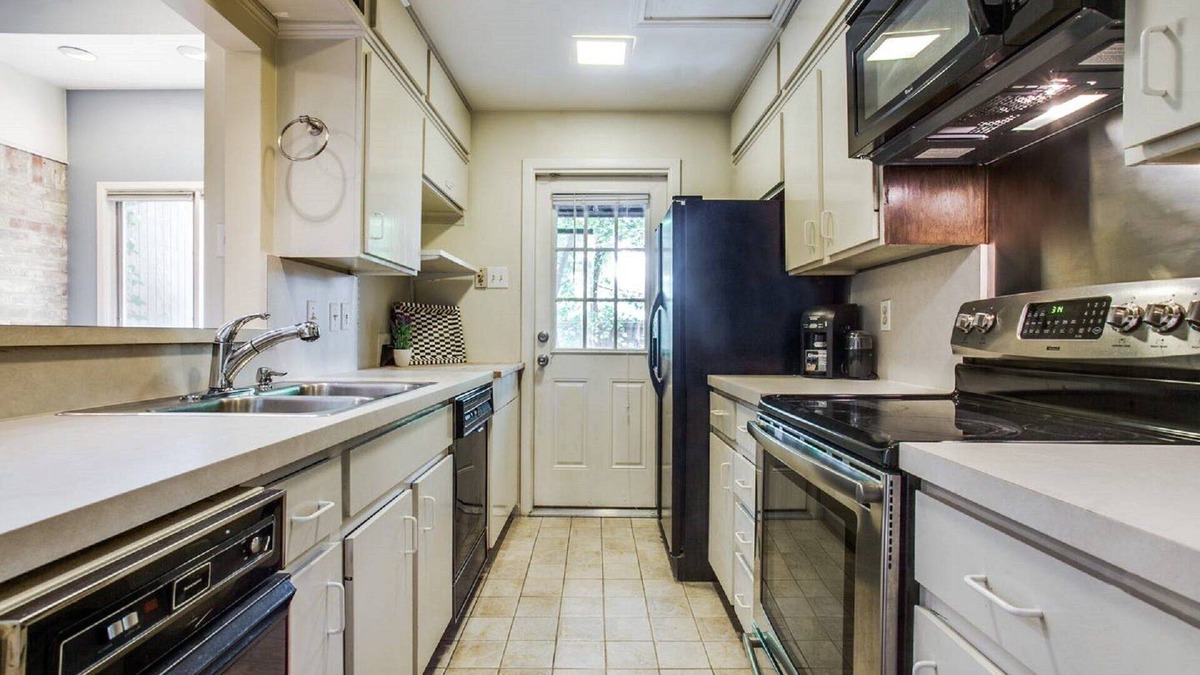 Oak Lawn House | Relaxed Uptown Dallas Townhouse : On Katy Trail near SMU