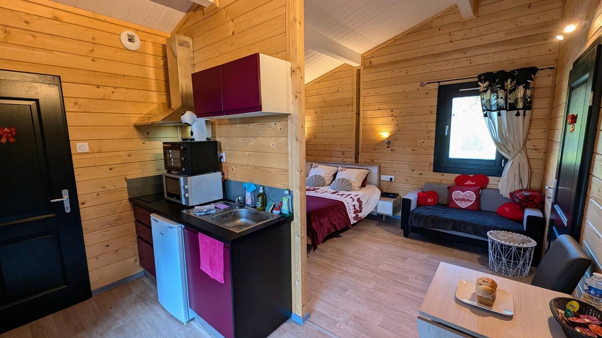 Fougerolles-Saint-Valbert Cottage | Relaxing chalet with spa and sauna near 1000 Ponds
