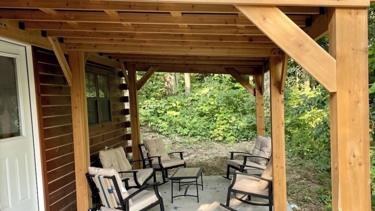 Viola Cabin | Relaxing 1-bedroom cabin with Loft, AC & WiFi on 5 acre timber w/trails & views