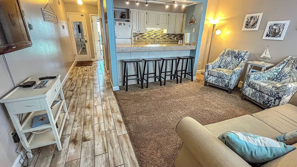Holiday Beach Condo | Relaxing 1Br Condo sleeps 4. Pool outside back door. Beach Access.